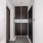 Spacious In With Ac & Parking By Renters