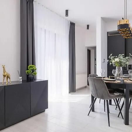 Feriehus Spacious In With Ac & Parking By Renters Wieliczka