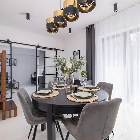 Feriehus Spacious In With Ac & Parking By Renters *