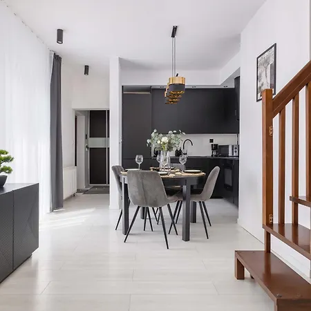 Spacious In With Ac & Parking By Renters Feriehus Wieliczka
