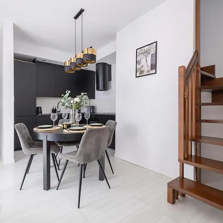 Feriehus Spacious In With Ac & Parking By Renters Wieliczka