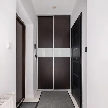 Spacious In With Ac & Parking