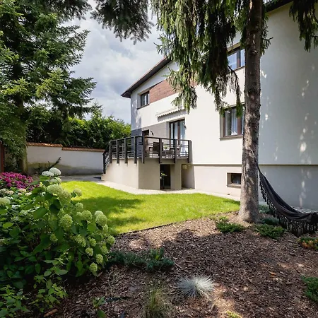 Spacious In With Ac & Parking By Renters Holiday home