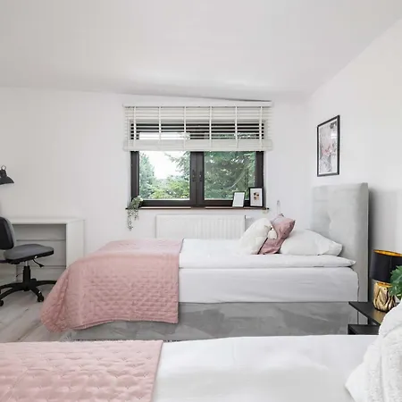 Spacious In With Ac & Parking By Renters Holiday home Wieliczka
