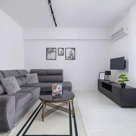 Spacious In With Ac & Parking * Wieliczka