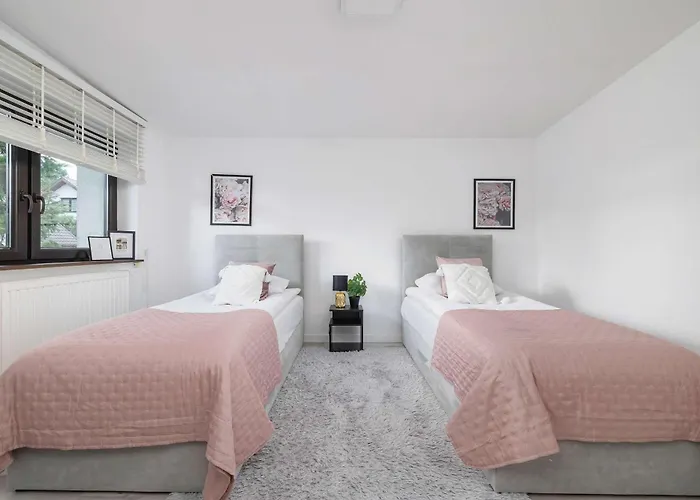 Spacious In With Ac & Parking Nyaraló *