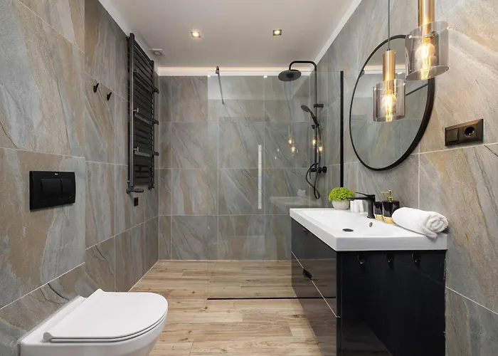 Spacious In With Ac & Parking * Wieliczka