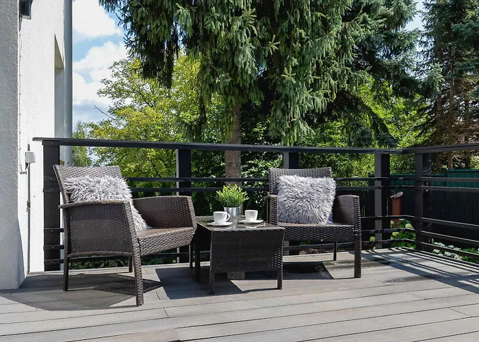 Nyaraló Spacious In With Ac & Parking