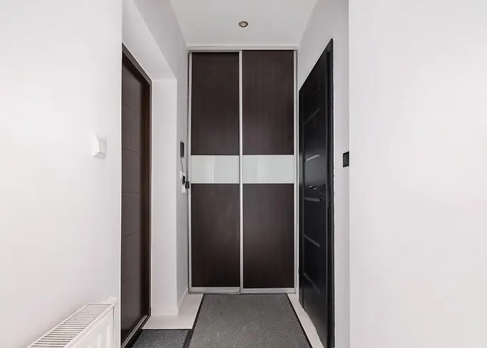 Spacious In With Ac & Parking