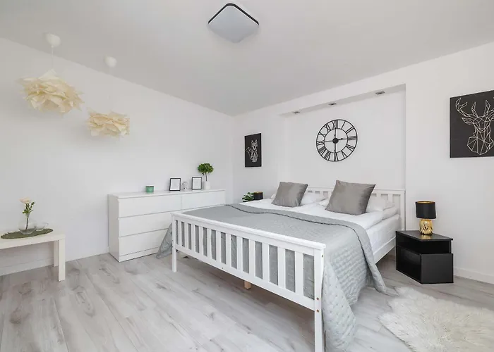 Spacious In With Ac & Parking Wieliczka