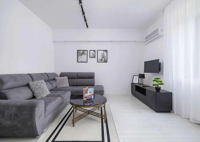 Spacious In With Ac & Parking * Wieliczka