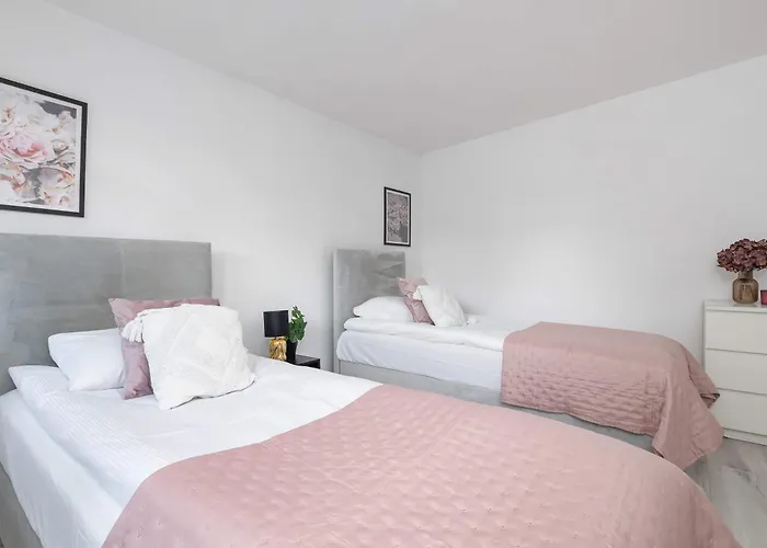 Nyaraló Spacious In With Ac & Parking *