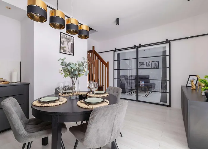 Spacious In With Ac & Parking Nyaraló