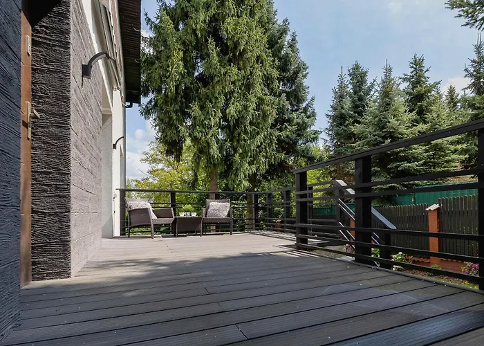 Spacious In With Ac & Parking